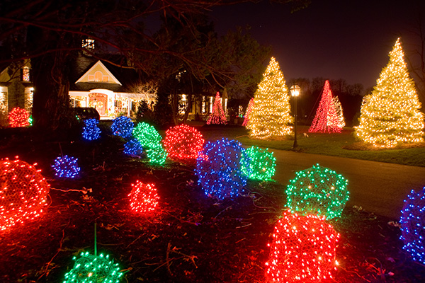 Holiday light decorating