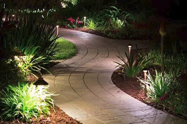 Outdoor landscape lighting